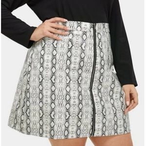 NWOT Snake skin Faux Leather Skirt Size 1XL